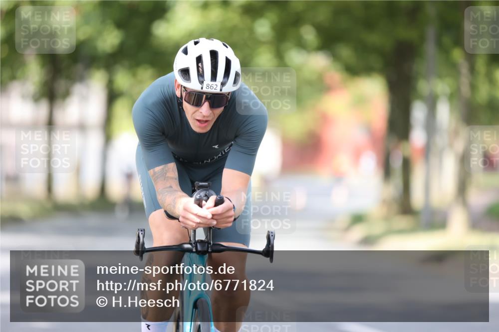 11.08.2024 - GEWOBA Citytriathlon Bremen H.Heesch http://msf.ph/oto/6771824 11.08.2024 11:35:24 Radfahren 817, 862, 934 meine-sportfotos.de