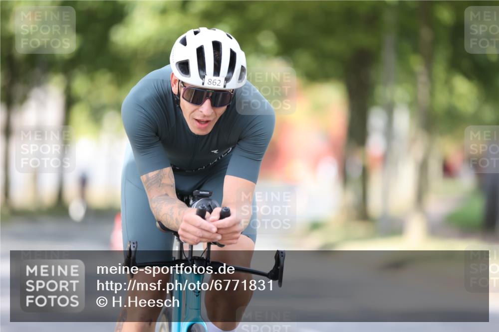 11.08.2024 - GEWOBA Citytriathlon Bremen H.Heesch http://msf.ph/oto/6771831 11.08.2024 11:35:24 Radfahren 817, 862, 934 meine-sportfotos.de
