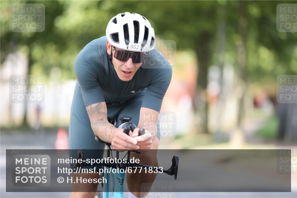 11.08.2024 - GEWOBA Citytriathlon Bremen H.Heesch http://msf.ph/oto/6771833 11.08.2024 11:35:25 Radfahren 817, 862, 934 meine-sportfotos.de