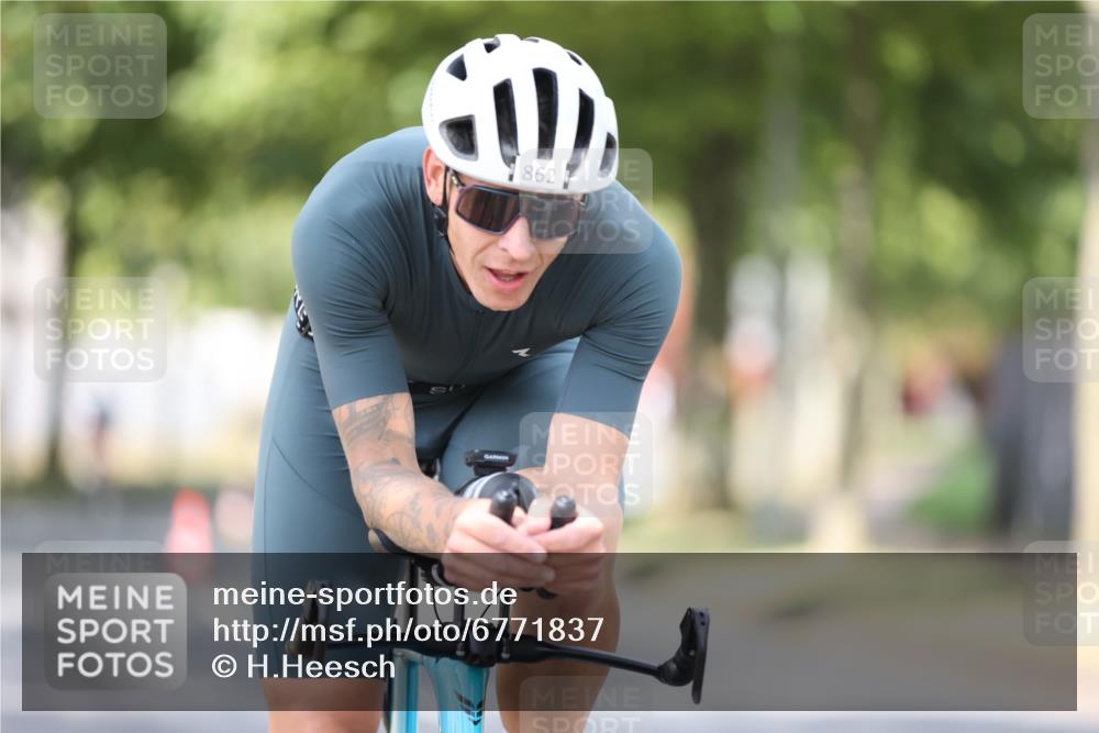 11.08.2024 - GEWOBA Citytriathlon Bremen H.Heesch http://msf.ph/oto/6771837 11.08.2024 11:35:25 Radfahren 817, 862, 934 meine-sportfotos.de