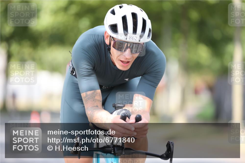 11.08.2024 - GEWOBA Citytriathlon Bremen H.Heesch http://msf.ph/oto/6771840 11.08.2024 11:35:25 Radfahren 817, 862, 934 meine-sportfotos.de