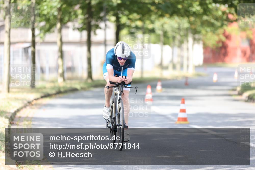 11.08.2024 - GEWOBA Citytriathlon Bremen H.Heesch http://msf.ph/oto/6771844 11.08.2024 11:35:29 Radfahren 817, 862, 934 meine-sportfotos.de