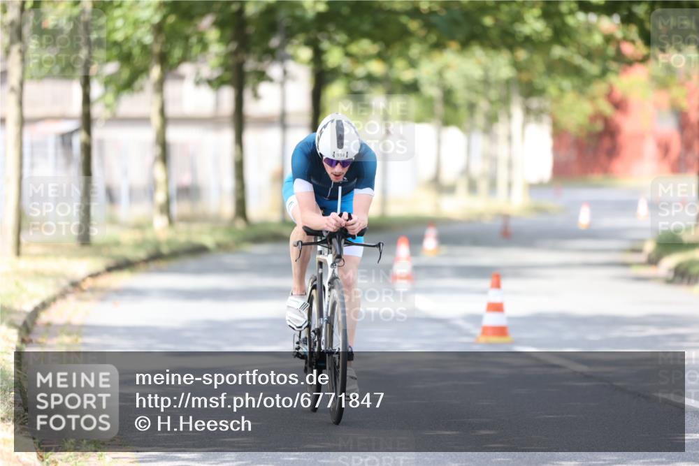 11.08.2024 - GEWOBA Citytriathlon Bremen H.Heesch http://msf.ph/oto/6771847 11.08.2024 11:35:29 Radfahren 817, 862, 934 meine-sportfotos.de