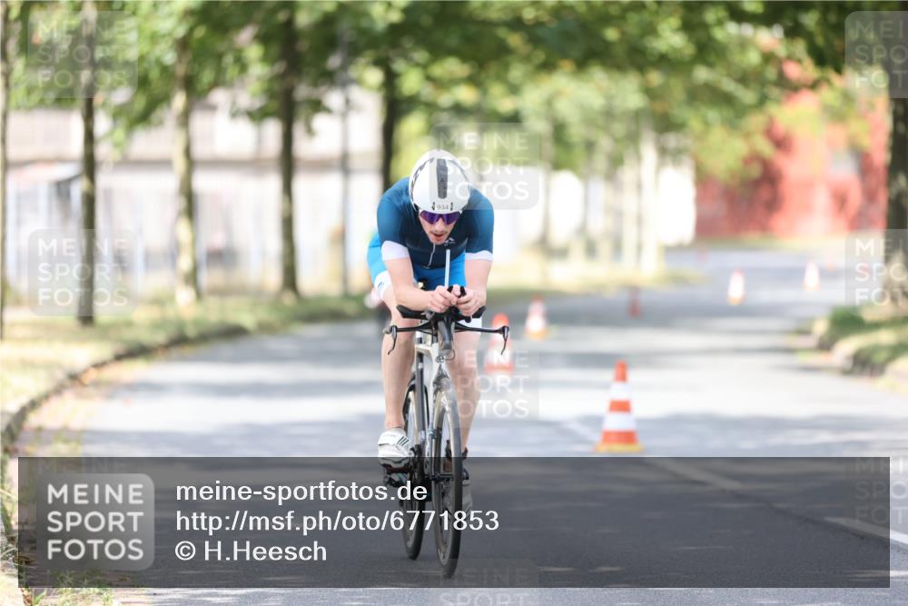 11.08.2024 - GEWOBA Citytriathlon Bremen H.Heesch http://msf.ph/oto/6771853 11.08.2024 11:35:29 Radfahren 817, 862, 934 meine-sportfotos.de