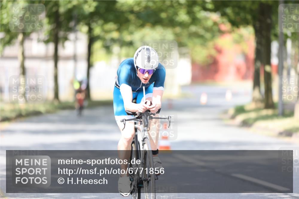11.08.2024 - GEWOBA Citytriathlon Bremen H.Heesch http://msf.ph/oto/6771856 11.08.2024 11:35:30 Radfahren 817, 862, 934 meine-sportfotos.de