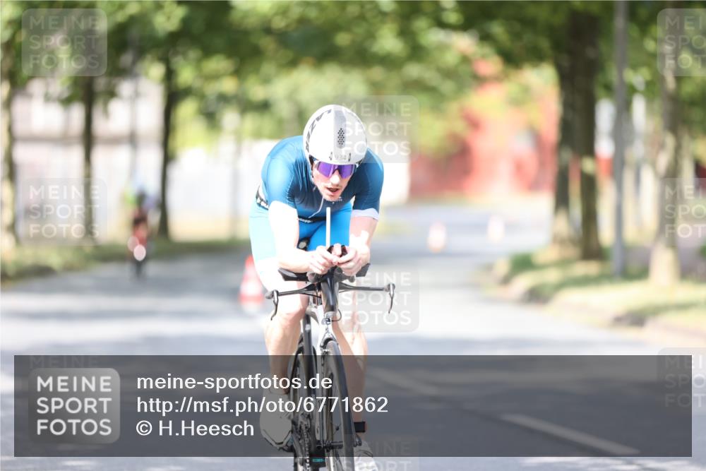 11.08.2024 - GEWOBA Citytriathlon Bremen H.Heesch http://msf.ph/oto/6771862 11.08.2024 11:35:30 Radfahren 817, 862, 934 meine-sportfotos.de