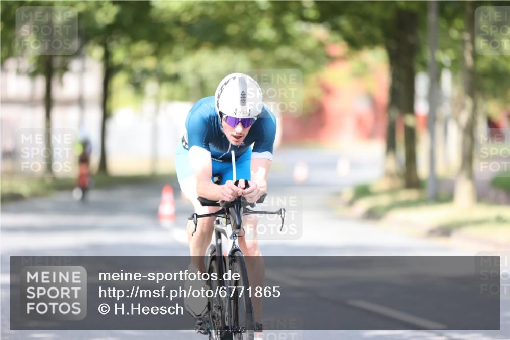 11.08.2024 - GEWOBA Citytriathlon Bremen H.Heesch http://msf.ph/oto/6771865 11.08.2024 11:35:30 Radfahren 817, 862, 934 meine-sportfotos.de
