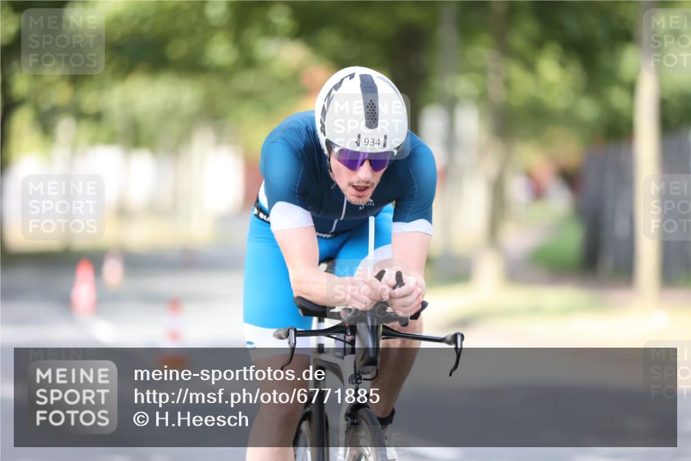 11.08.2024 - GEWOBA Citytriathlon Bremen H.Heesch http://msf.ph/oto/6771885 11.08.2024 11:35:30 Radfahren 817, 862, 934 meine-sportfotos.de