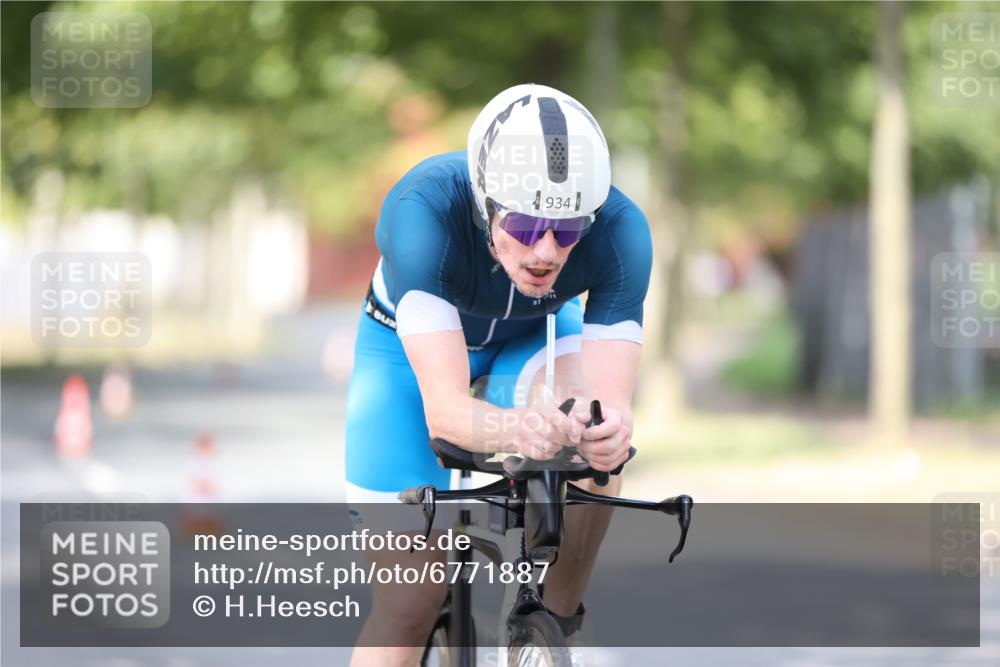 11.08.2024 - GEWOBA Citytriathlon Bremen H.Heesch http://msf.ph/oto/6771887 11.08.2024 11:35:30 Radfahren 817, 862, 934 meine-sportfotos.de