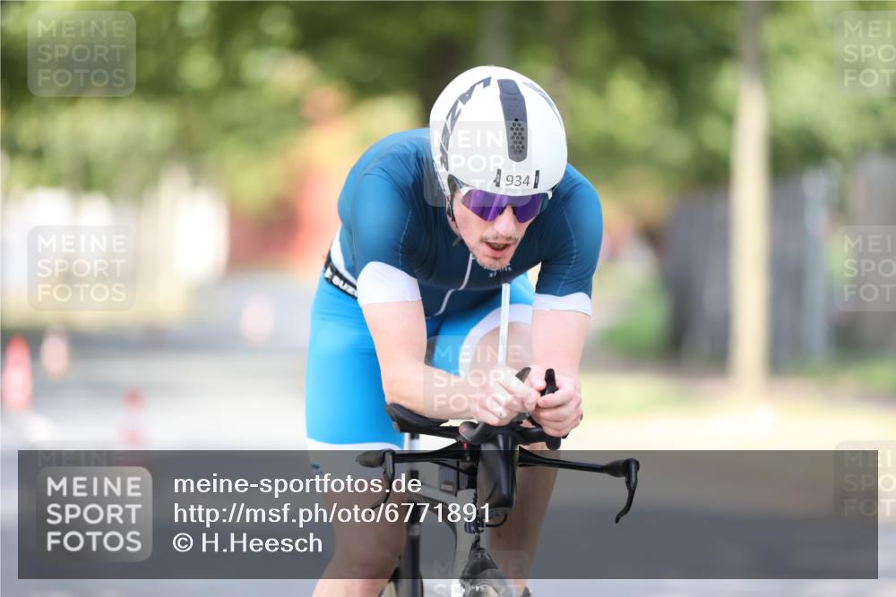 11.08.2024 - GEWOBA Citytriathlon Bremen H.Heesch http://msf.ph/oto/6771891 11.08.2024 11:35:30 Radfahren 817, 862, 934 meine-sportfotos.de