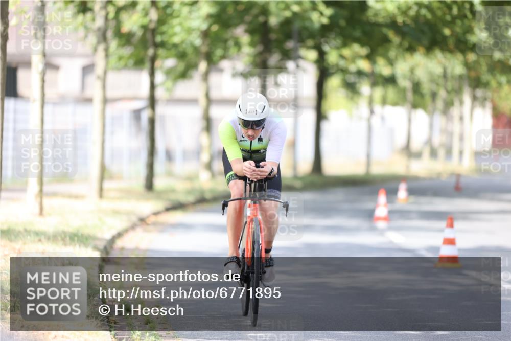 11.08.2024 - GEWOBA Citytriathlon Bremen H.Heesch http://msf.ph/oto/6771895 11.08.2024 11:35:34 Radfahren 817, 862, 934 meine-sportfotos.de