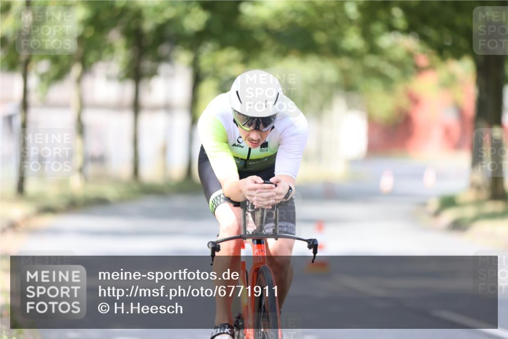 11.08.2024 - GEWOBA Citytriathlon Bremen H.Heesch http://msf.ph/oto/6771911 11.08.2024 11:35:34 Radfahren 817, 862, 934 meine-sportfotos.de