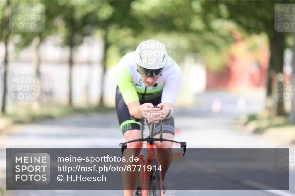 11.08.2024 - GEWOBA Citytriathlon Bremen H.Heesch http://msf.ph/oto/6771914 11.08.2024 11:35:34 Radfahren 817, 862, 934 meine-sportfotos.de