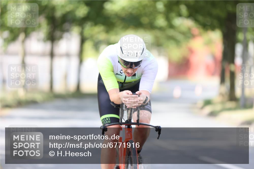 11.08.2024 - GEWOBA Citytriathlon Bremen H.Heesch http://msf.ph/oto/6771916 11.08.2024 11:35:34 Radfahren 817, 862, 934 meine-sportfotos.de