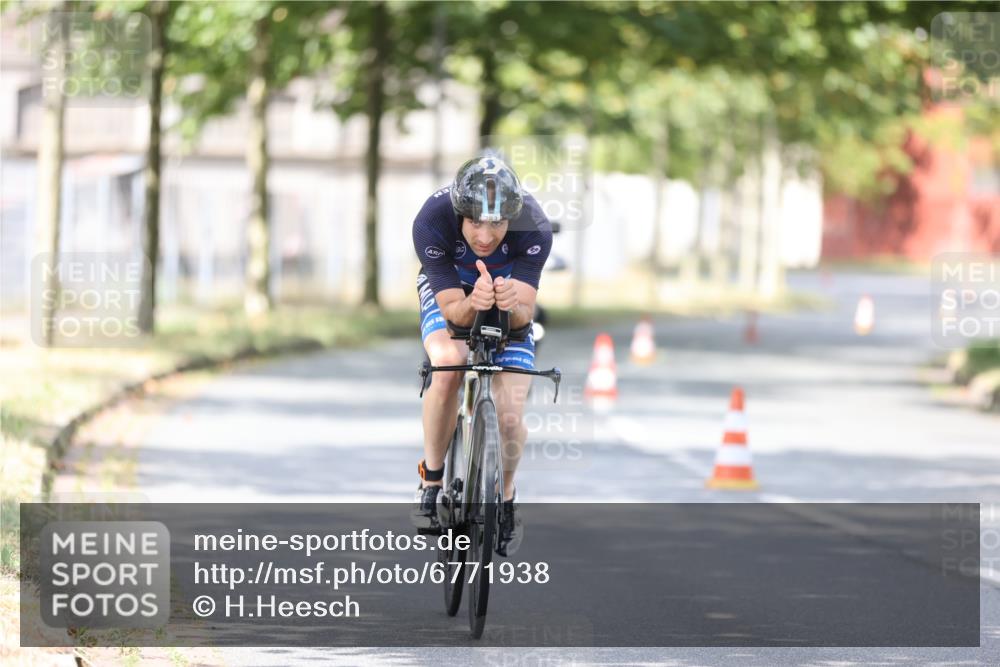 11.08.2024 - GEWOBA Citytriathlon Bremen H.Heesch http://msf.ph/oto/6771938 11.08.2024 11:35:50 Radfahren 783 meine-sportfotos.de