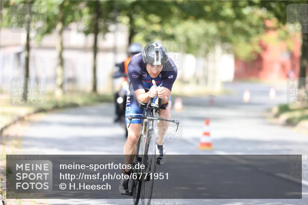 11.08.2024 - GEWOBA Citytriathlon Bremen H.Heesch http://msf.ph/oto/6771951 11.08.2024 11:35:50 Radfahren 783 meine-sportfotos.de