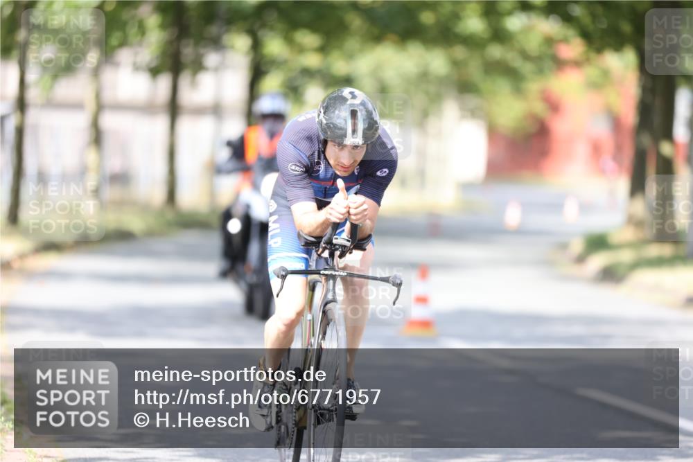 11.08.2024 - GEWOBA Citytriathlon Bremen H.Heesch http://msf.ph/oto/6771957 11.08.2024 11:35:50 Radfahren 783 meine-sportfotos.de