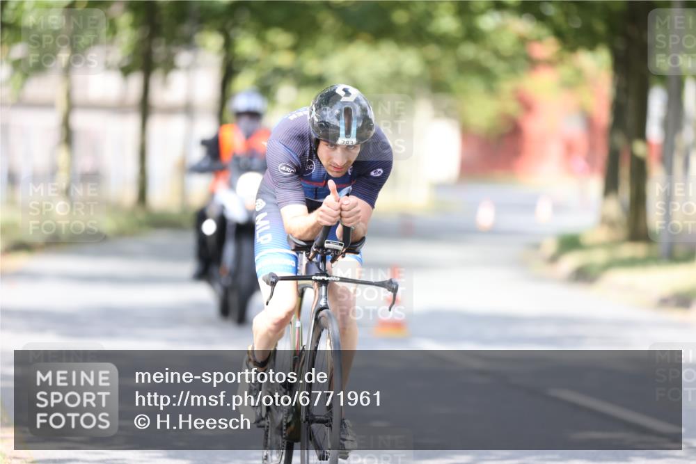 11.08.2024 - GEWOBA Citytriathlon Bremen H.Heesch http://msf.ph/oto/6771961 11.08.2024 11:35:50 Radfahren 783 meine-sportfotos.de
