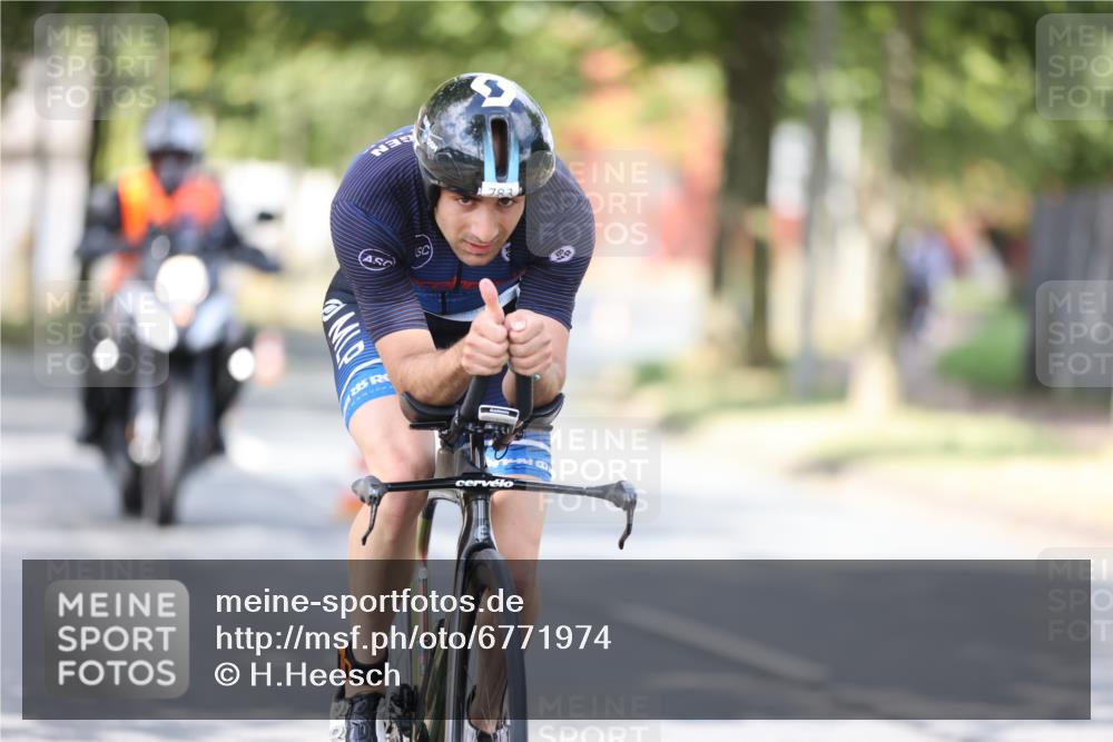 11.08.2024 - GEWOBA Citytriathlon Bremen H.Heesch http://msf.ph/oto/6771974 11.08.2024 11:35:50 Radfahren 783 meine-sportfotos.de
