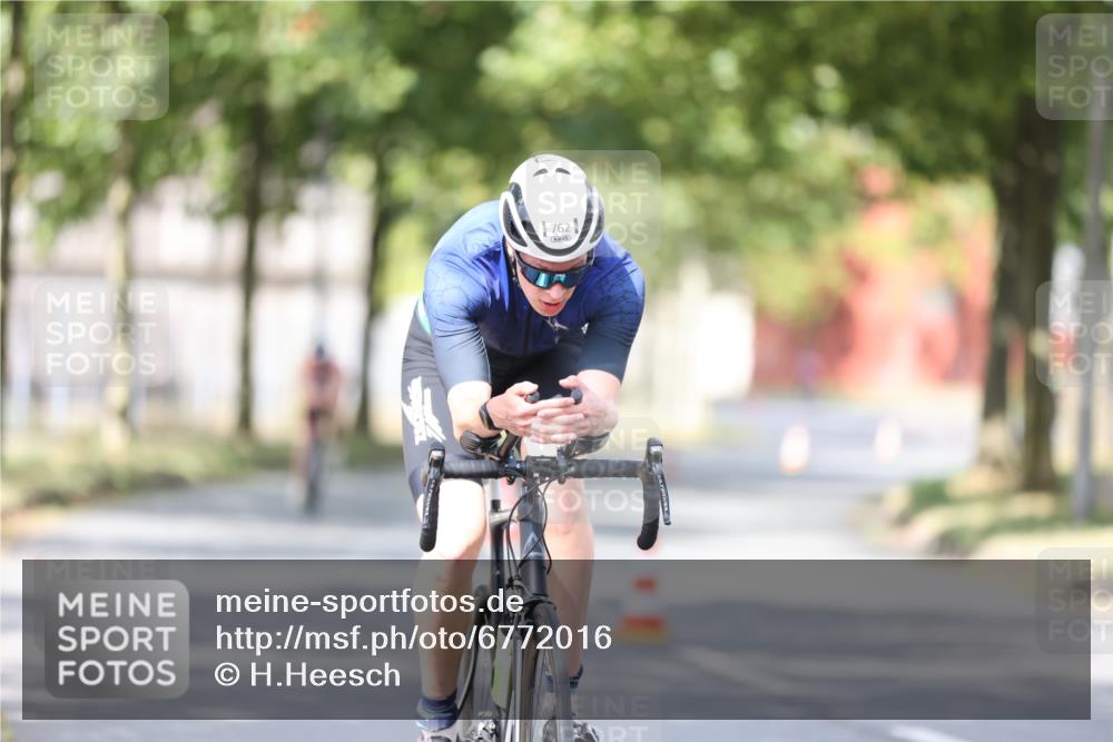 11.08.2024 - GEWOBA Citytriathlon Bremen H.Heesch http://msf.ph/oto/6772016 11.08.2024 11:36:20 Radfahren 762, 818 meine-sportfotos.de