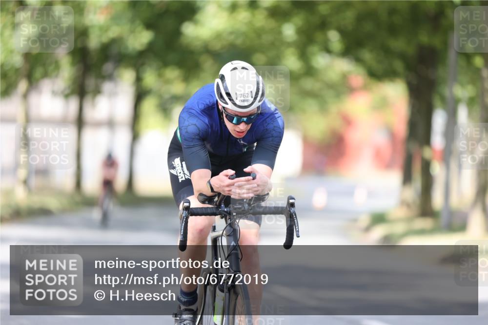 11.08.2024 - GEWOBA Citytriathlon Bremen H.Heesch http://msf.ph/oto/6772019 11.08.2024 11:36:20 Radfahren 762, 818 meine-sportfotos.de