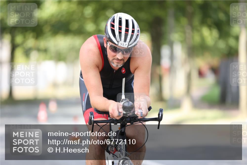 11.08.2024 - GEWOBA Citytriathlon Bremen H.Heesch http://msf.ph/oto/6772110 11.08.2024 11:36:37 Radfahren 794, 818, 917 meine-sportfotos.de