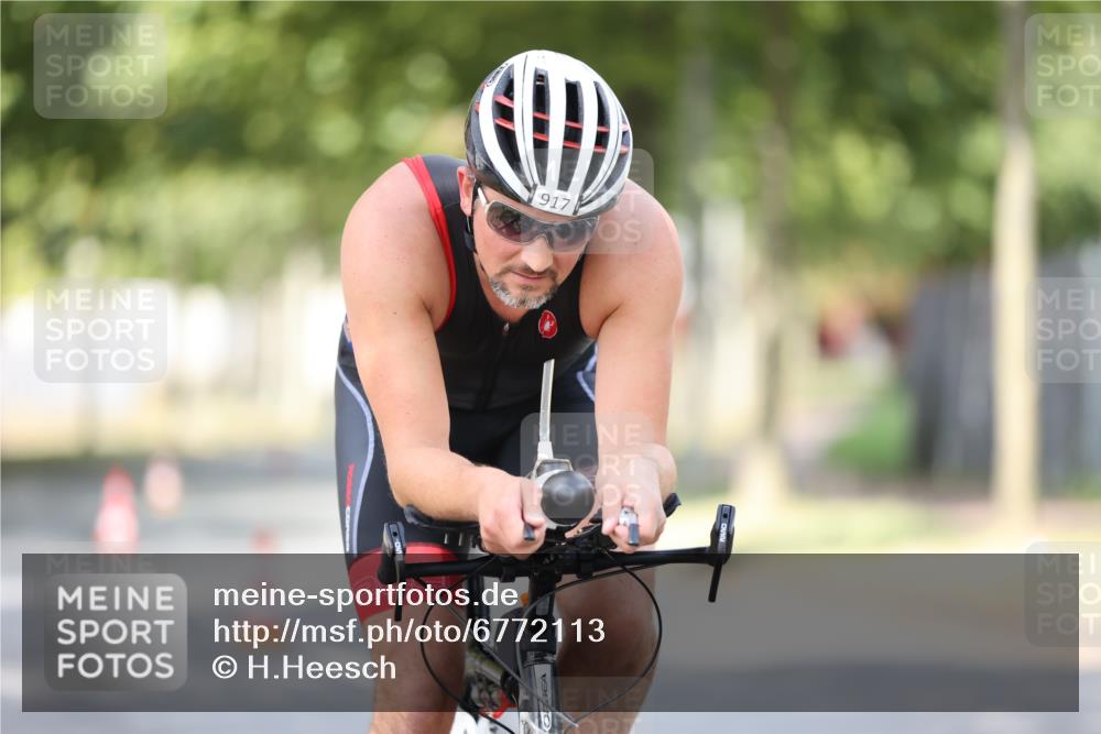 11.08.2024 - GEWOBA Citytriathlon Bremen H.Heesch http://msf.ph/oto/6772113 11.08.2024 11:36:37 Radfahren 794, 818, 917 meine-sportfotos.de
