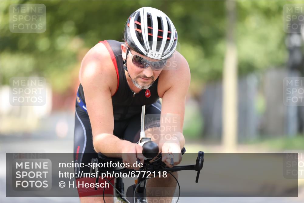 11.08.2024 - GEWOBA Citytriathlon Bremen H.Heesch http://msf.ph/oto/6772118 11.08.2024 11:36:37 Radfahren 794, 818, 917 meine-sportfotos.de