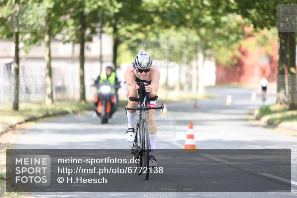 11.08.2024 - GEWOBA Citytriathlon Bremen H.Heesch http://msf.ph/oto/6772138 11.08.2024 11:36:49 Radfahren 794, 917 meine-sportfotos.de