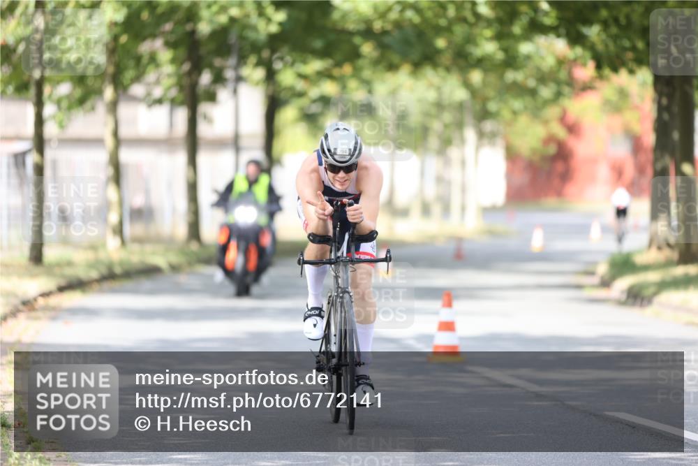 11.08.2024 - GEWOBA Citytriathlon Bremen H.Heesch http://msf.ph/oto/6772141 11.08.2024 11:36:49 Radfahren 794, 917 meine-sportfotos.de