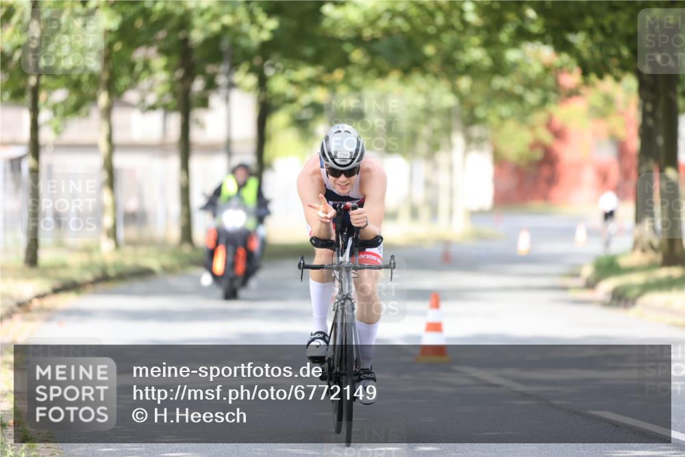 11.08.2024 - GEWOBA Citytriathlon Bremen H.Heesch http://msf.ph/oto/6772149 11.08.2024 11:36:49 Radfahren 794, 917 meine-sportfotos.de