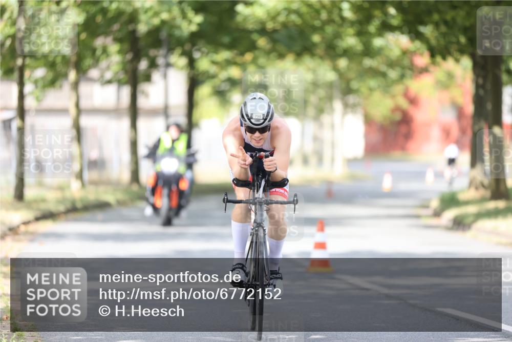 11.08.2024 - GEWOBA Citytriathlon Bremen H.Heesch http://msf.ph/oto/6772152 11.08.2024 11:36:49 Radfahren 794, 917 meine-sportfotos.de
