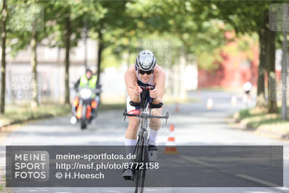 11.08.2024 - GEWOBA Citytriathlon Bremen H.Heesch http://msf.ph/oto/6772158 11.08.2024 11:36:49 Radfahren 794, 917 meine-sportfotos.de
