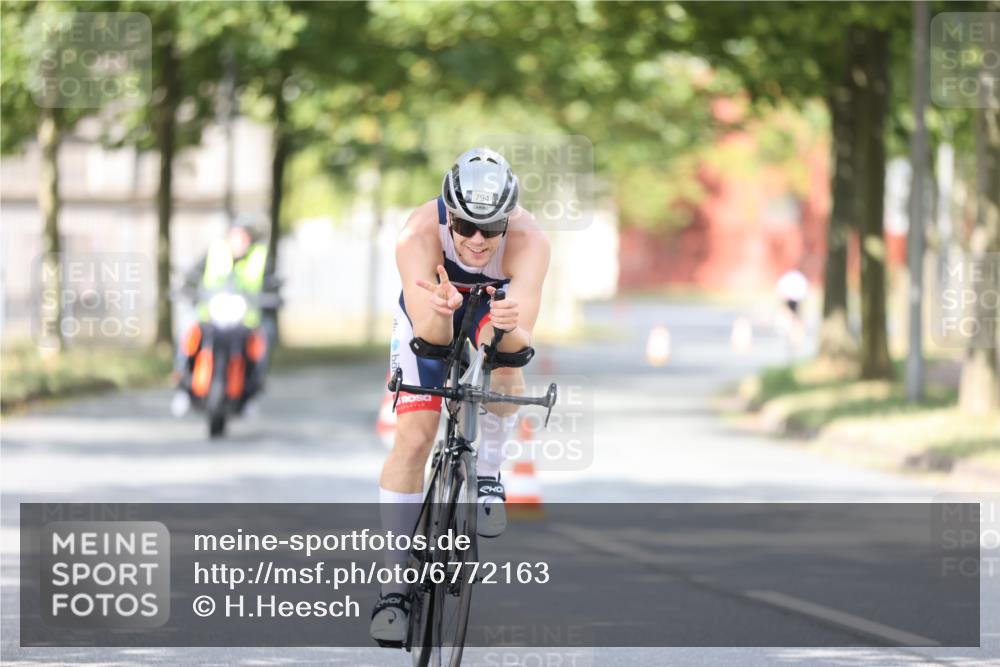11.08.2024 - GEWOBA Citytriathlon Bremen H.Heesch http://msf.ph/oto/6772163 11.08.2024 11:36:49 Radfahren 794, 917 meine-sportfotos.de