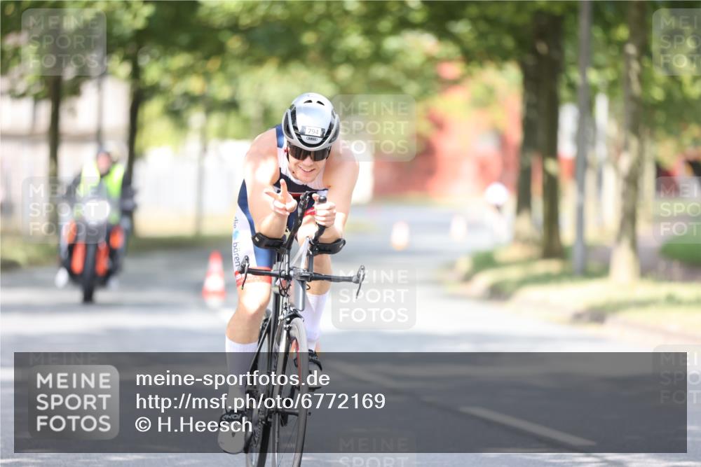 11.08.2024 - GEWOBA Citytriathlon Bremen H.Heesch http://msf.ph/oto/6772169 11.08.2024 11:36:49 Radfahren 794, 917 meine-sportfotos.de