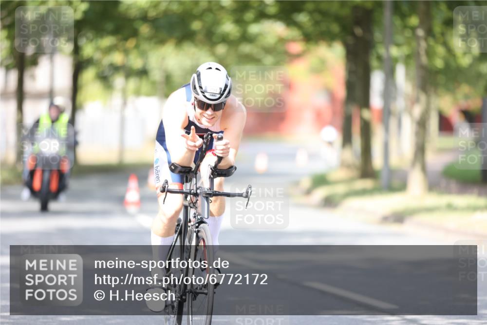 11.08.2024 - GEWOBA Citytriathlon Bremen H.Heesch http://msf.ph/oto/6772172 11.08.2024 11:36:49 Radfahren 794, 917 meine-sportfotos.de