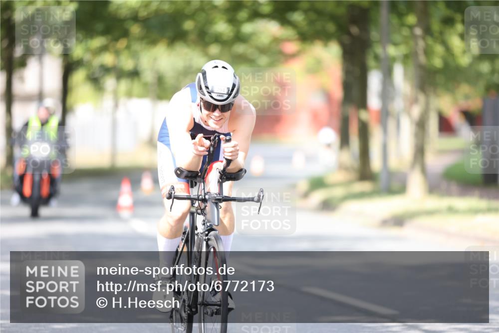 11.08.2024 - GEWOBA Citytriathlon Bremen H.Heesch http://msf.ph/oto/6772173 11.08.2024 11:36:49 Radfahren 794, 917 meine-sportfotos.de