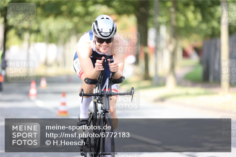 11.08.2024 - GEWOBA Citytriathlon Bremen H.Heesch http://msf.ph/oto/6772183 11.08.2024 11:36:49 Radfahren 794, 917 meine-sportfotos.de