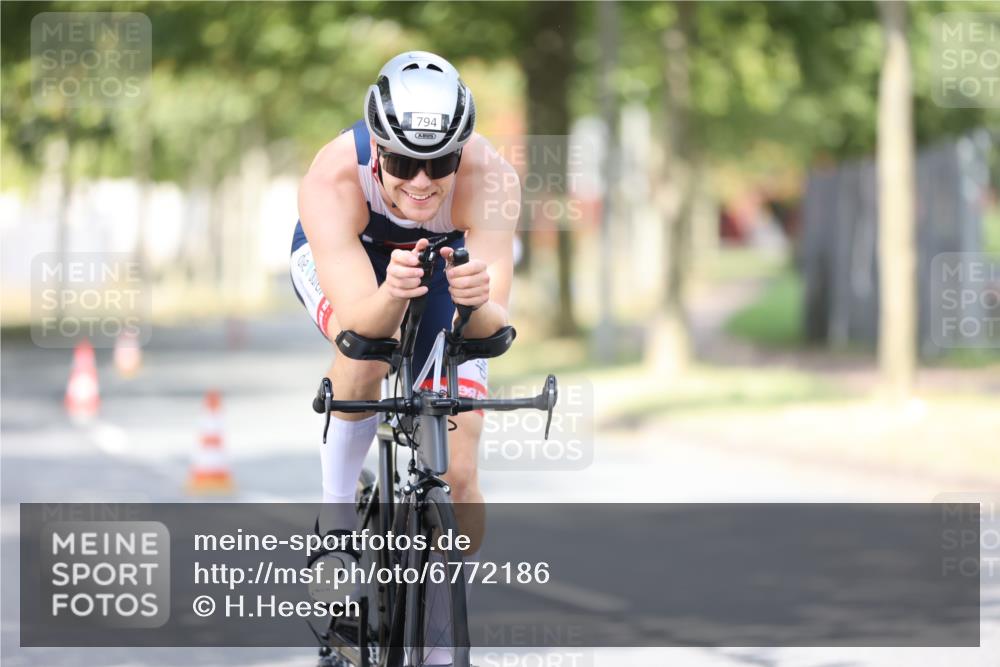 11.08.2024 - GEWOBA Citytriathlon Bremen H.Heesch http://msf.ph/oto/6772186 11.08.2024 11:36:50 Radfahren 794 meine-sportfotos.de