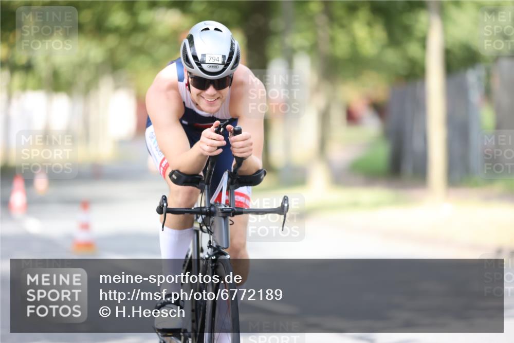 11.08.2024 - GEWOBA Citytriathlon Bremen H.Heesch http://msf.ph/oto/6772189 11.08.2024 11:36:50 Radfahren 794 meine-sportfotos.de
