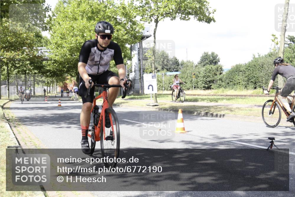 11.08.2024 - GEWOBA Citytriathlon Bremen H.Heesch http://msf.ph/oto/6772190 11.08.2024 13:08:05 Radfahren 225, 235, 244, 252, 301, 306, 327, 330, 333, 353 meine-sportfotos.de