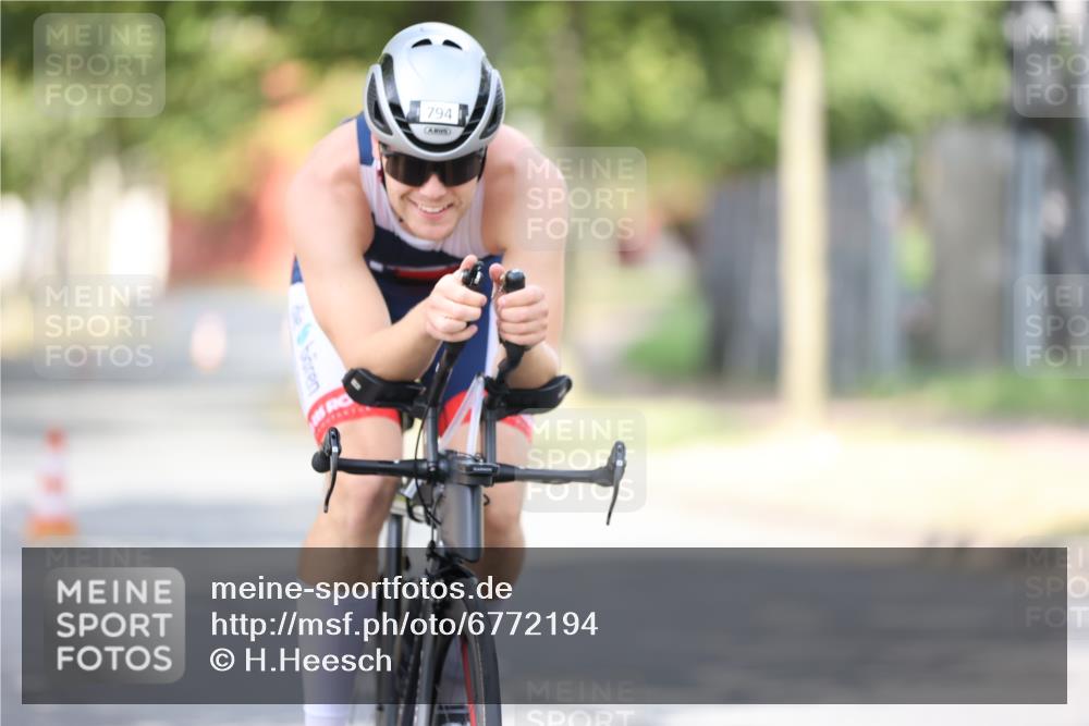 11.08.2024 - GEWOBA Citytriathlon Bremen H.Heesch http://msf.ph/oto/6772194 11.08.2024 11:36:50 Radfahren 794 meine-sportfotos.de