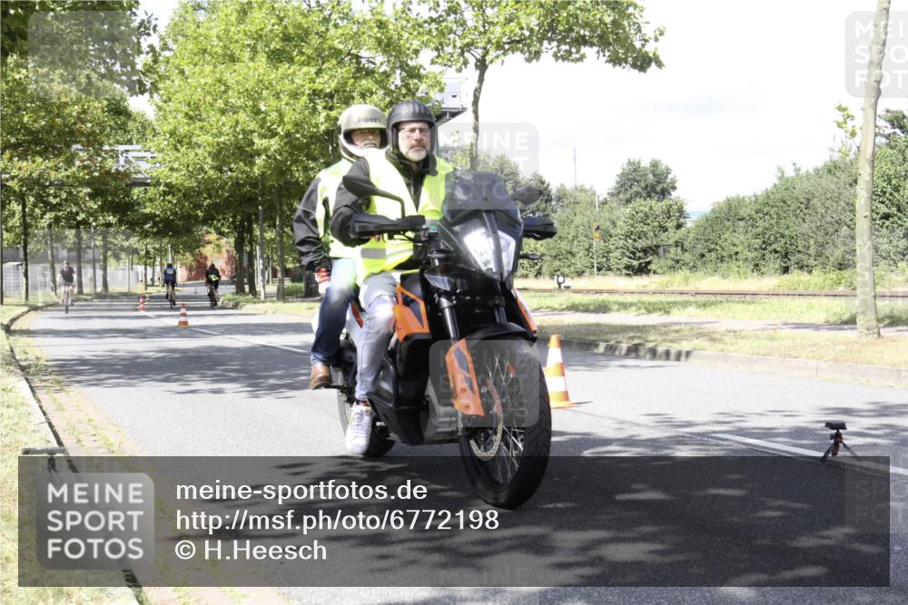 11.08.2024 - GEWOBA Citytriathlon Bremen H.Heesch http://msf.ph/oto/6772198 11.08.2024 13:08:10 Radfahren 252, 301, 327, 333 meine-sportfotos.de