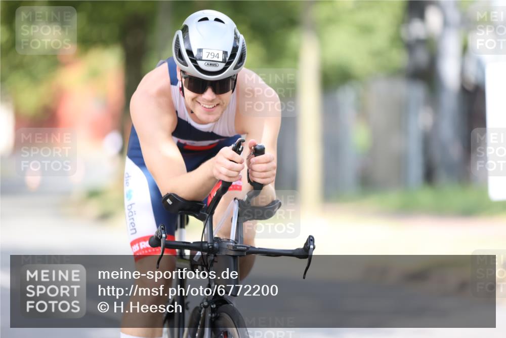 11.08.2024 - GEWOBA Citytriathlon Bremen H.Heesch http://msf.ph/oto/6772200 11.08.2024 11:36:50 Radfahren 794 meine-sportfotos.de