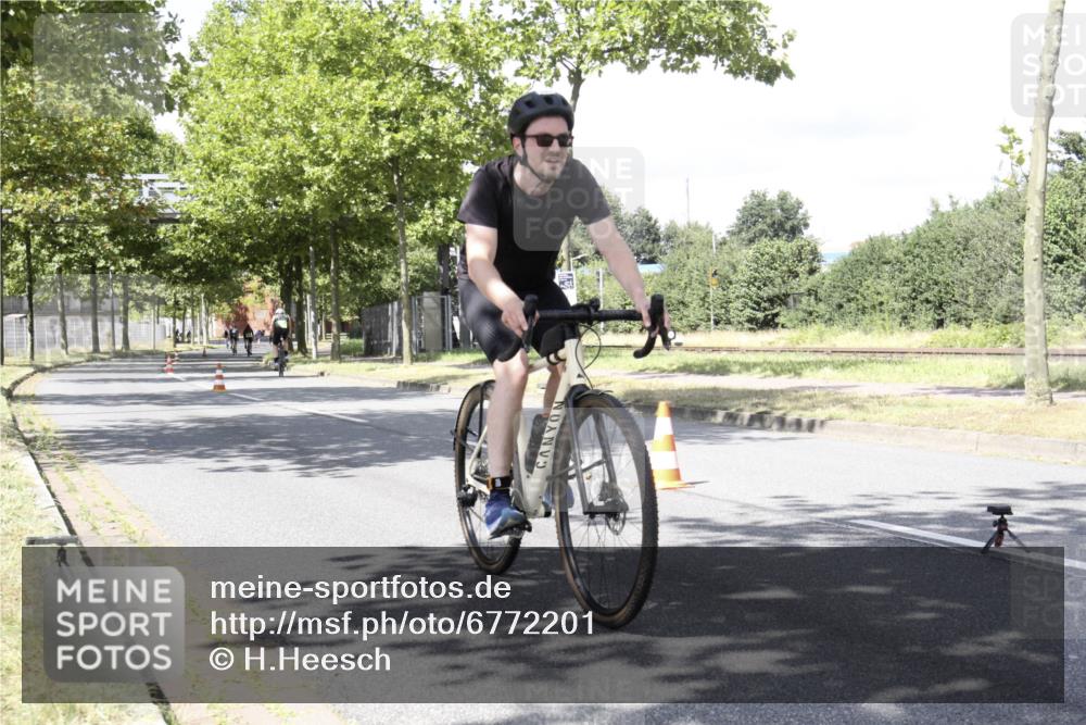 11.08.2024 - GEWOBA Citytriathlon Bremen H.Heesch http://msf.ph/oto/6772201 11.08.2024 13:08:14 Radfahren 252, 253, 327, 333 meine-sportfotos.de