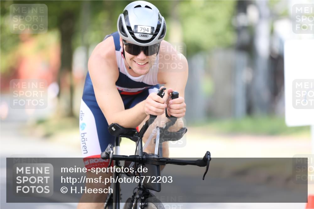 11.08.2024 - GEWOBA Citytriathlon Bremen H.Heesch http://msf.ph/oto/6772203 11.08.2024 11:36:50 Radfahren 794 meine-sportfotos.de