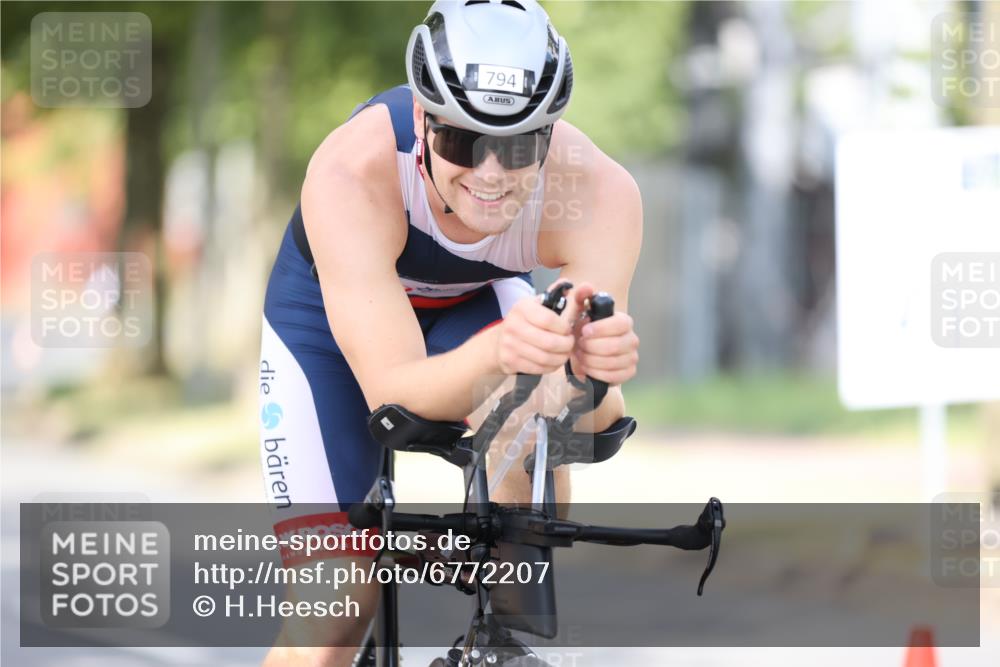 11.08.2024 - GEWOBA Citytriathlon Bremen H.Heesch http://msf.ph/oto/6772207 11.08.2024 11:36:50 Radfahren 794 meine-sportfotos.de
