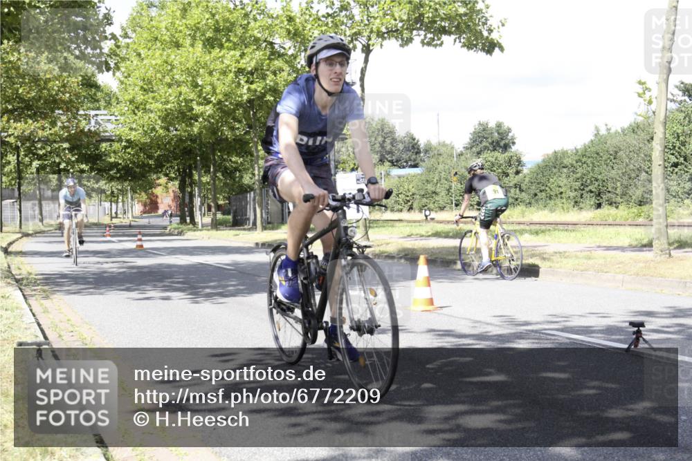 11.08.2024 - GEWOBA Citytriathlon Bremen H.Heesch http://msf.ph/oto/6772209 11.08.2024 13:08:31 Radfahren 232, 239, 241, 253, 271 meine-sportfotos.de