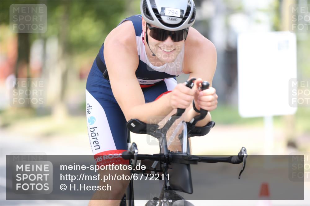 11.08.2024 - GEWOBA Citytriathlon Bremen H.Heesch http://msf.ph/oto/6772211 11.08.2024 11:36:50 Radfahren 794 meine-sportfotos.de