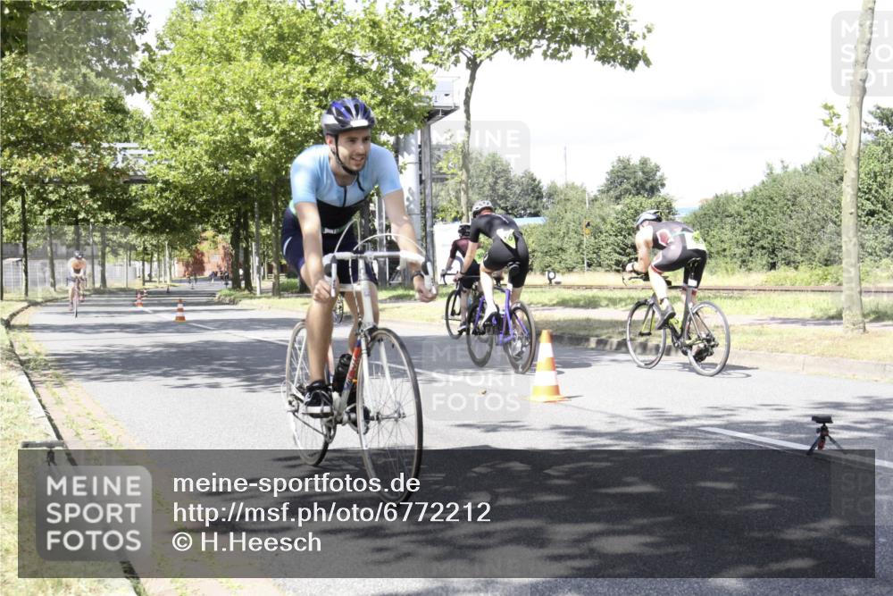 11.08.2024 - GEWOBA Citytriathlon Bremen H.Heesch http://msf.ph/oto/6772212 11.08.2024 13:08:32 Radfahren 232, 239, 241, 253, 271 meine-sportfotos.de